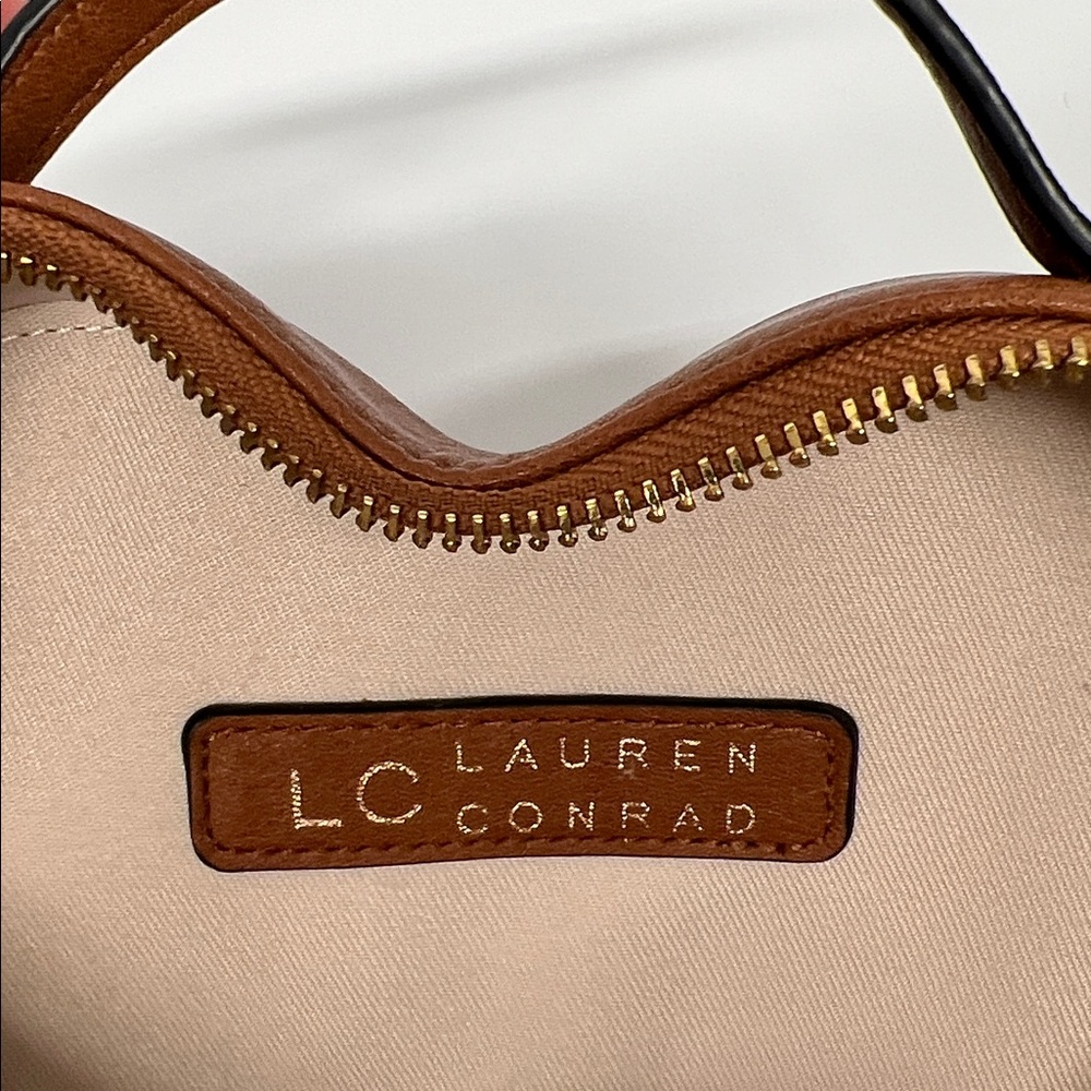 ♥️ Laura Conrad Heart-Shaped Brown PU Leather Small Crossbody Purse - Picture 3 of 8